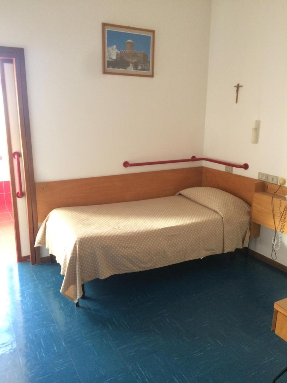 Hotel Casa Per Ferie Al Centro Belluno Exterior foto